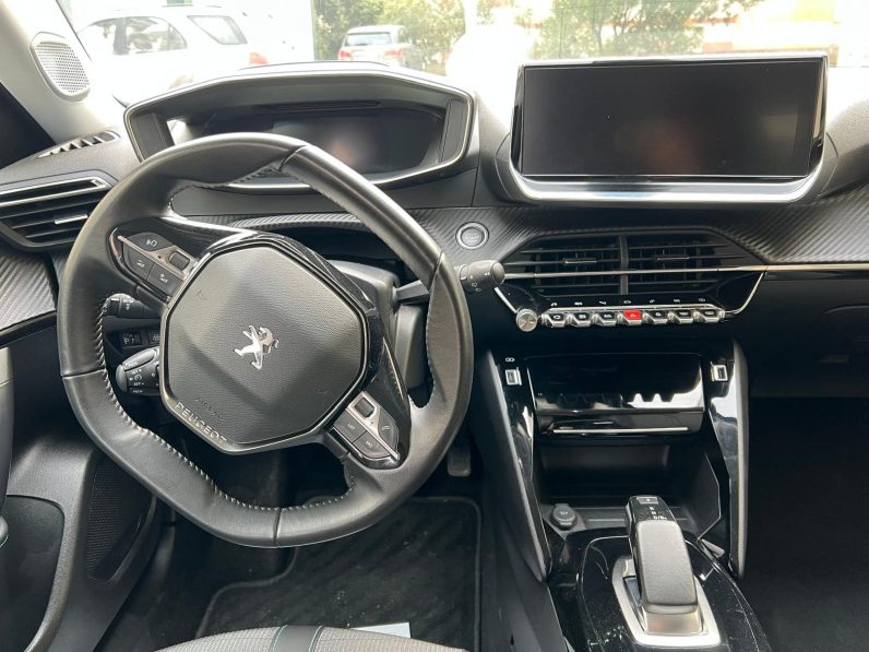 
								Peugeot 2008 2021 full									