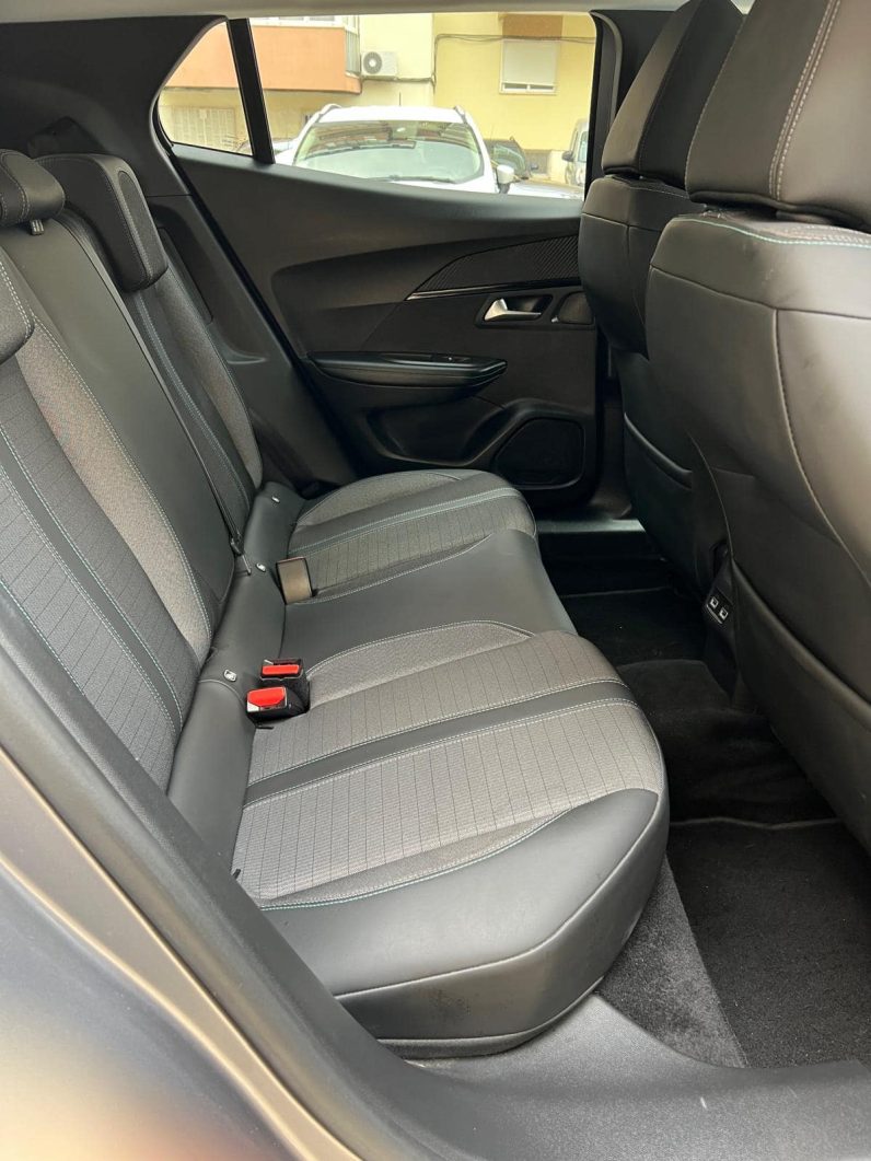 
								Peugeot 2008 2021 full									