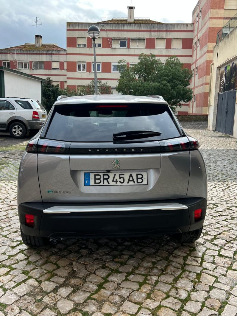 
								Peugeot 2008 2021 full									