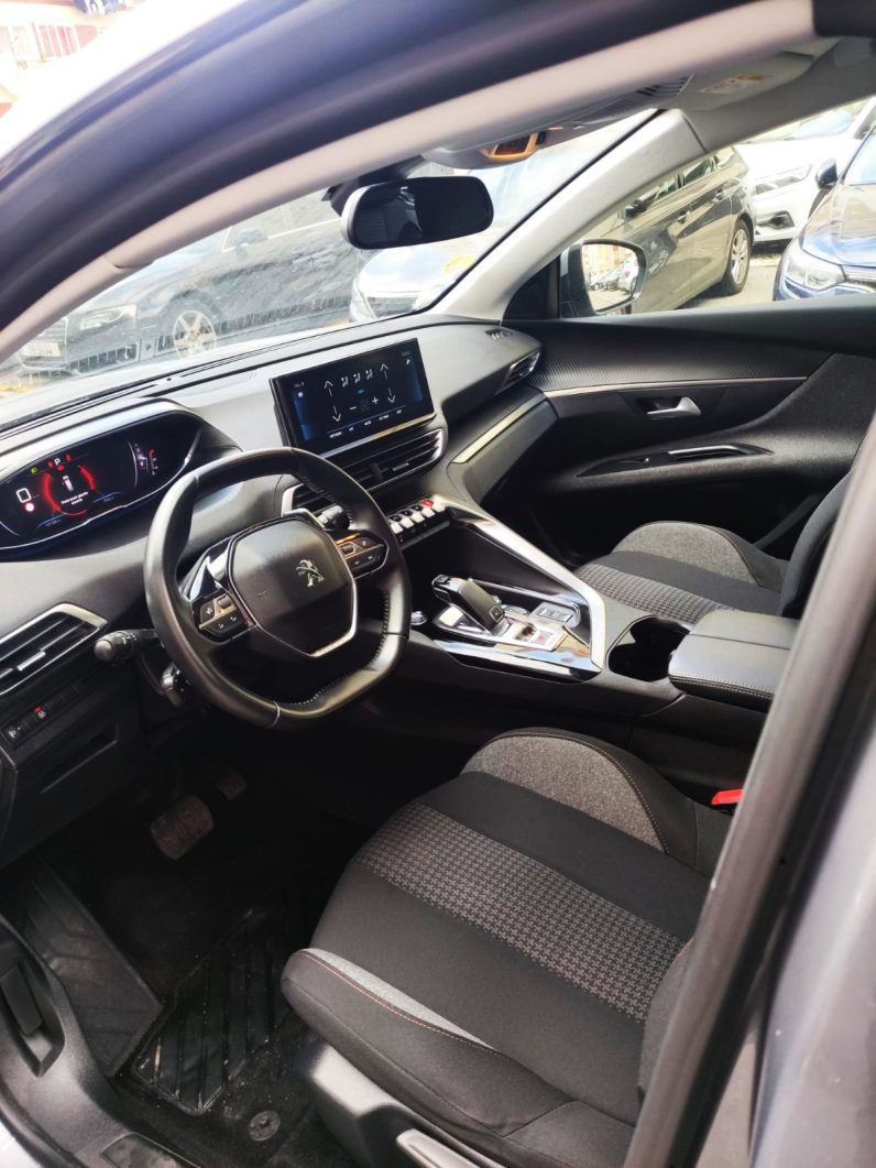 
								Peugeot 5008 2022 full									
