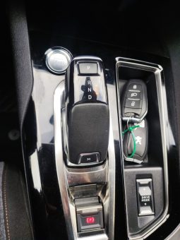 
										Peugeot 5008 2022 full									