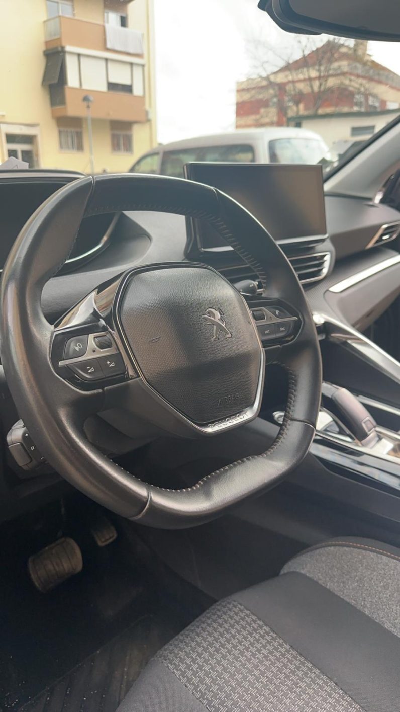 
								Peugeot 5008 2022 full									