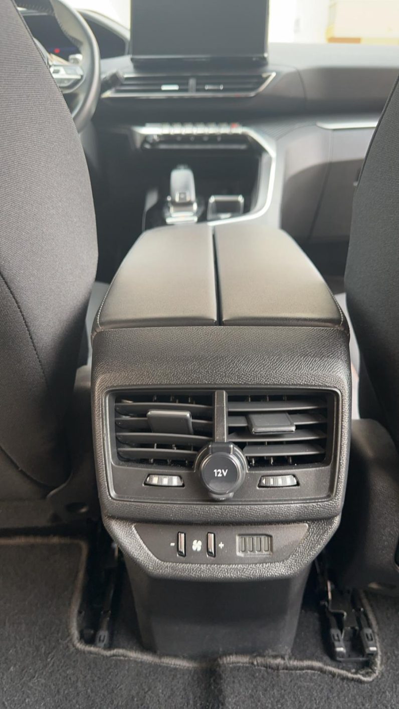 
								Peugeot 5008 2022 full									