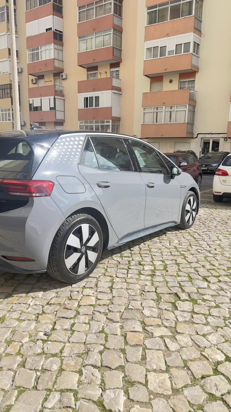 
								Volkswagen ID3 Pro Performance 2021 full									