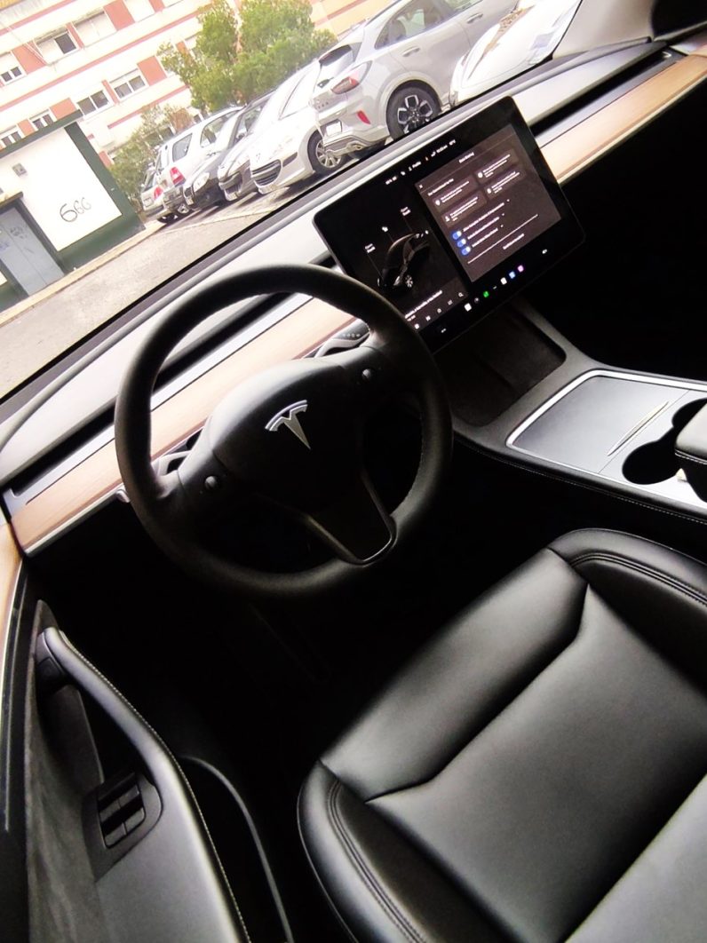 
								Tesla Model Y Long Range Plus Dual Motor full									
