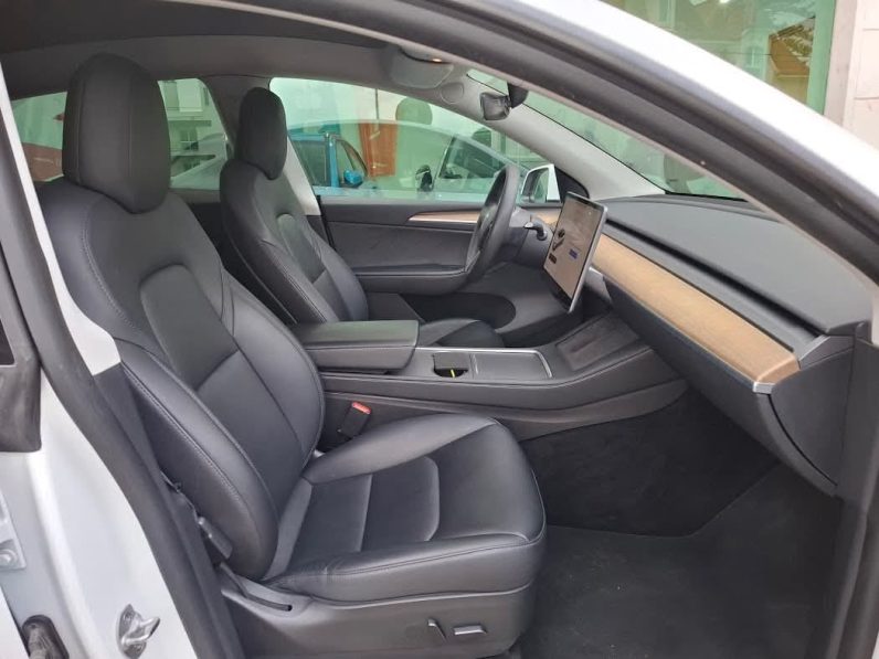 
								Tesla Model Y Long Range Plus Dual Motor full									