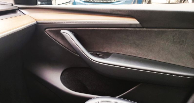 
								Tesla Model Y Long Range Plus Dual Motor full									